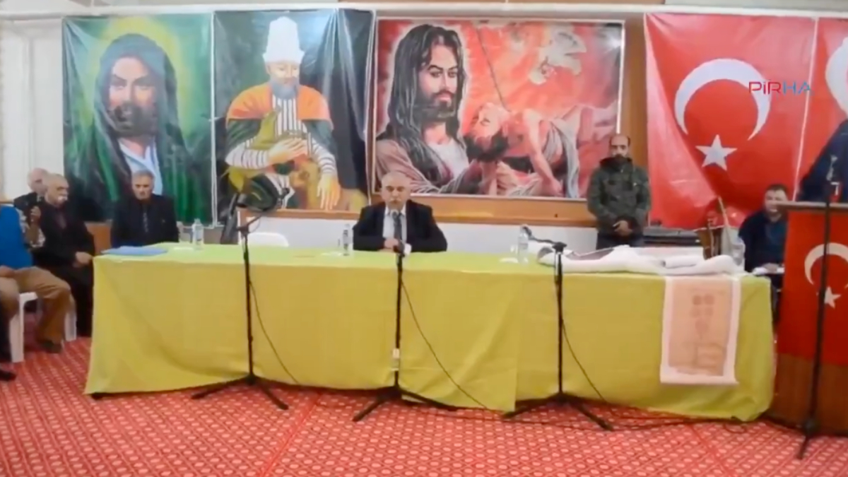 Tunceli'deki bir cemevinde Kur'an-ı Kerim okunduğu anları ayıplayarak paylaşan bir