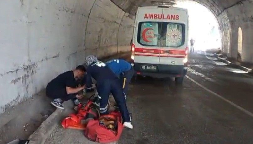 Tunceli-Pülümür-Erzincan Karayolu'nda tünelde trafik kazası meydana geldi. Kazada bir kişi