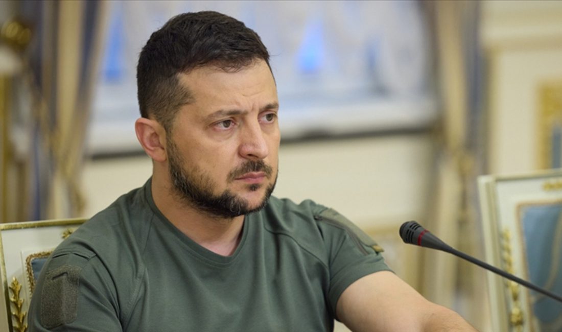 Gazetecilere açıklamalarda bulunan Ukrayna Devlet Başkanı Vladimir Zelensky, savaşı sona