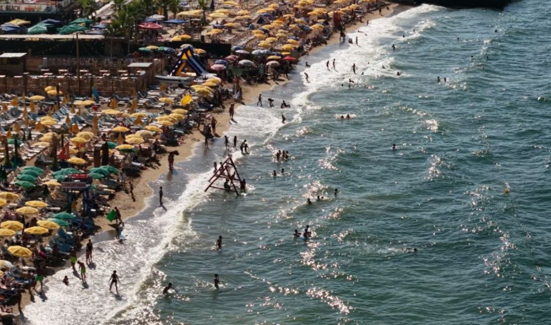 40 bin nüfuslu Çınarcık, yaz aylarında tatilcilerin uğrak noktası oluyor