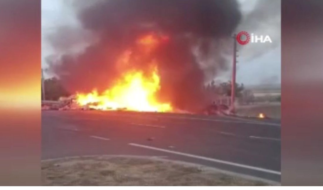 Aksaray-Ankara Karayolu Topakkaya mevkiinde yanıcı unsur yüklü TIR şarampole devrildi.
