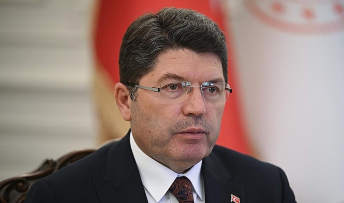 Adalet Bakanı Yılmaz Tunç AK Parti binası önünde, değerli açıklamalar