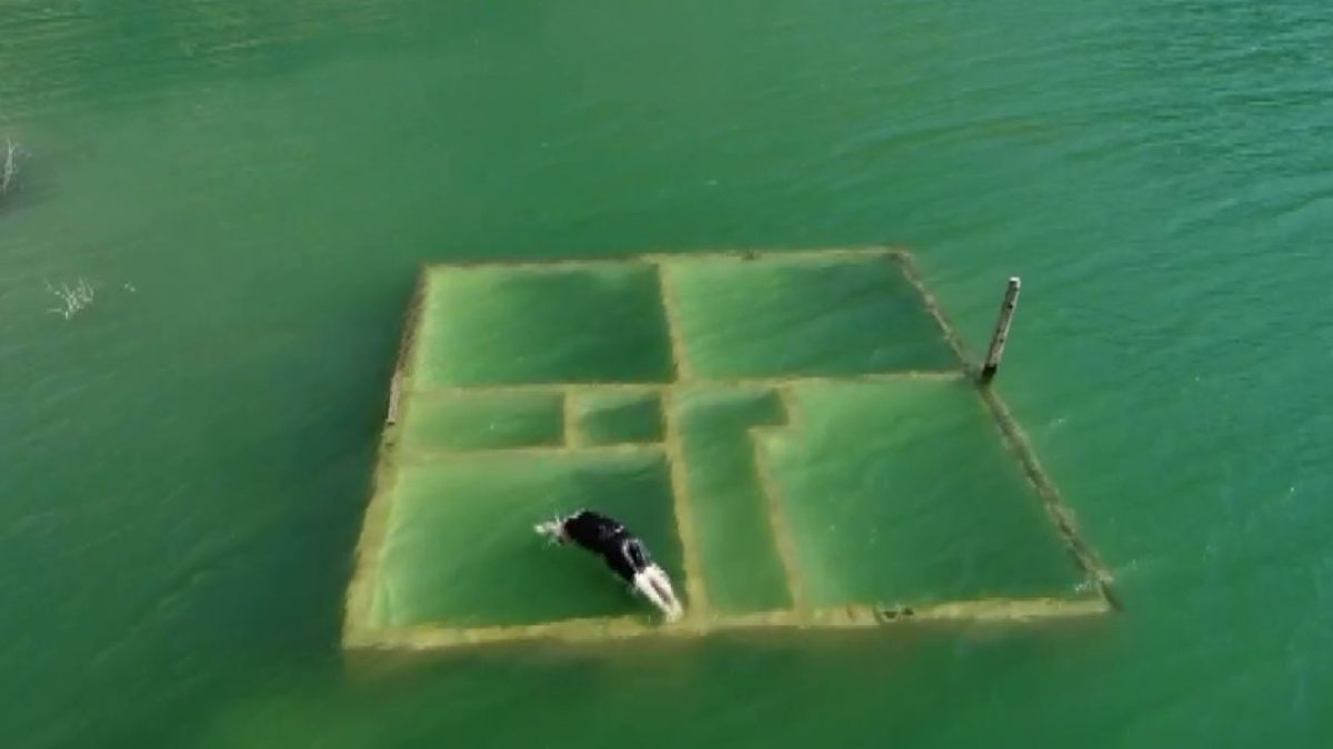 Artvin’de eski ilçeyi sular altında bırakan Yusufeli Barajı’na dalan profesyonel