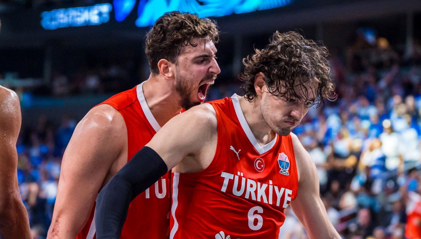 A Milli Erkek Basketbol Takımı, EuroBasket yarı finalinde Yunanistan'ı mağlup