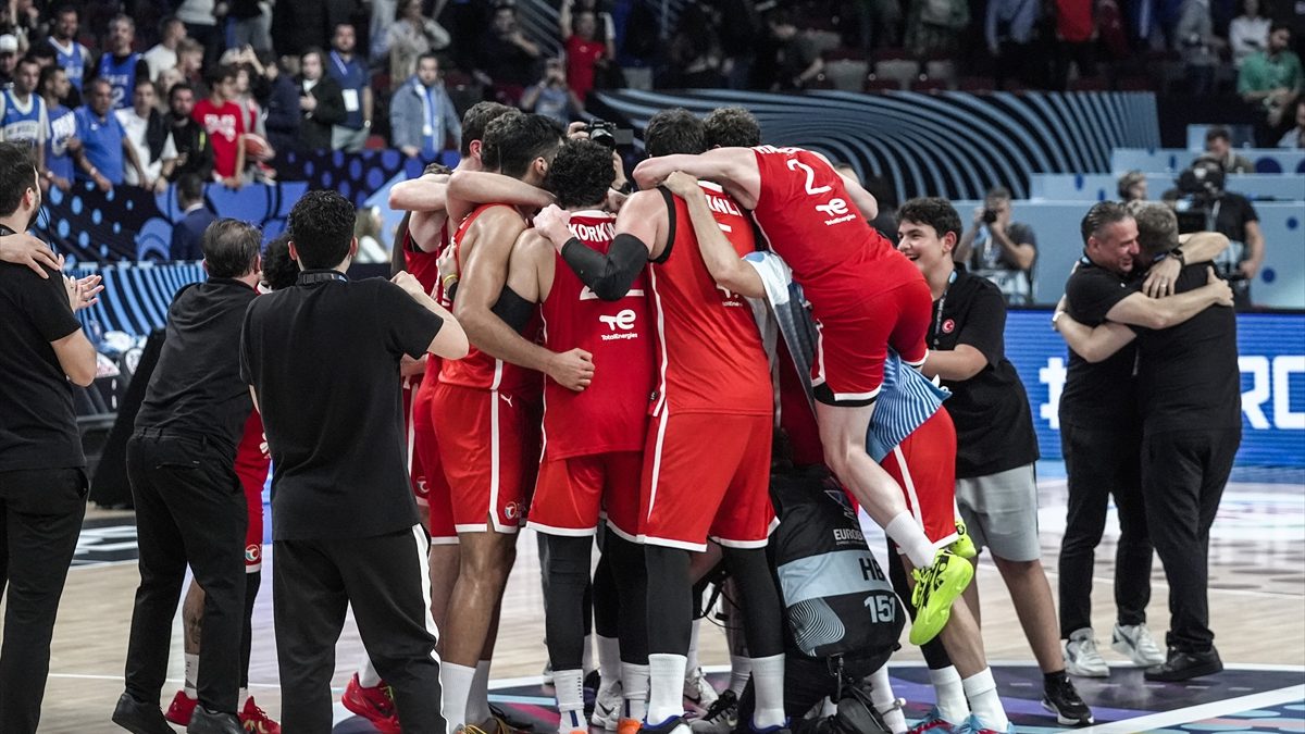 12 Dev Adam EuroBasket 2025'in yarı finalinde Yunanistan'ı 94-68'lik skorla