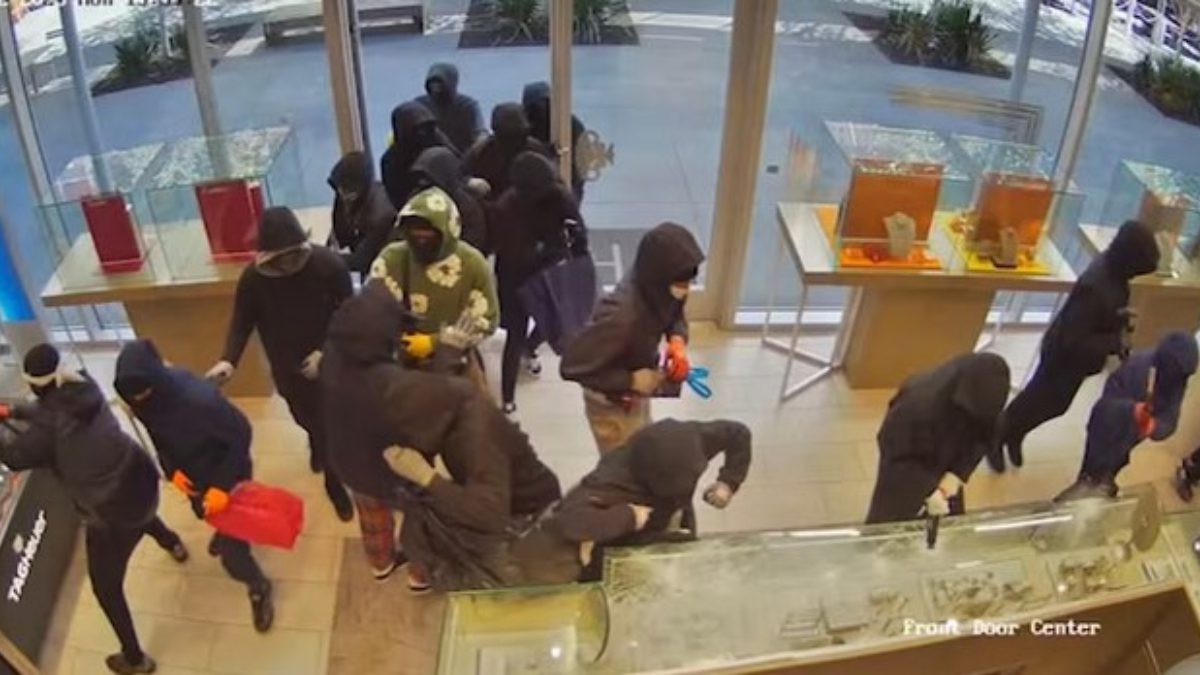 Kaliforniya'da 25 kişilik çete, girdikleri kuyumcudan 1 milyon dolarlık altın