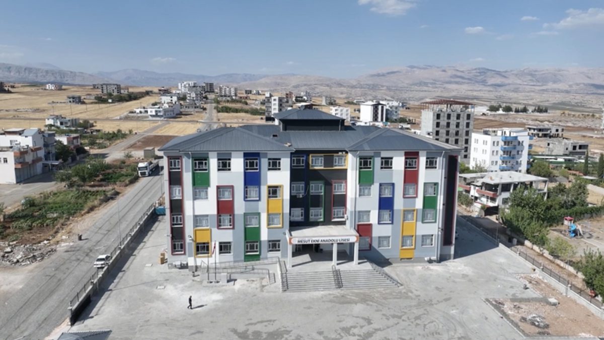 Kahramanmaraş merkezli depremlerin etkilediği Adıyaman, eğitimdeki olağanüstü çabayla dikkat çekiyor.