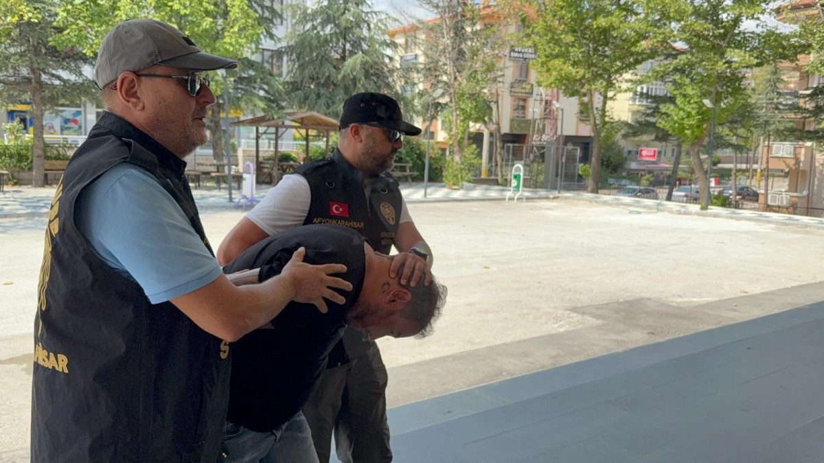 Afyonkarahisar Valisi Kübra Güran Yiğitbaşı'na sosyal medyadan hakaret eden zanlı,