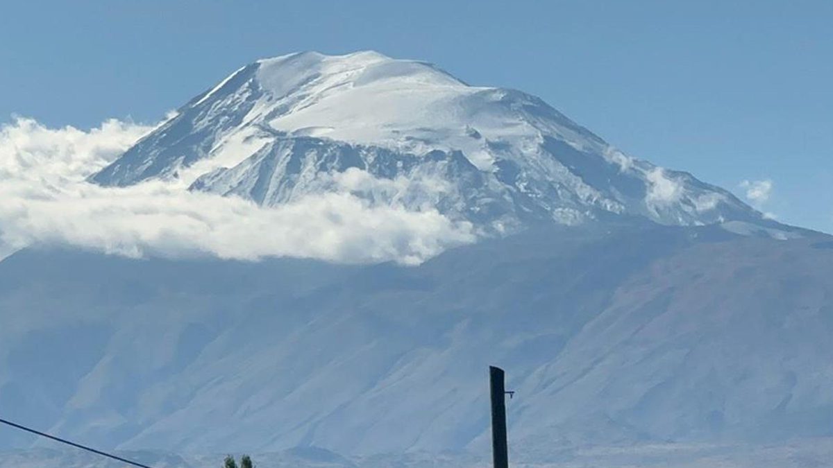 Türkiye'nin çatısı olarak anılan 5 bin 137 metre yüksekliğindeki Ağrı