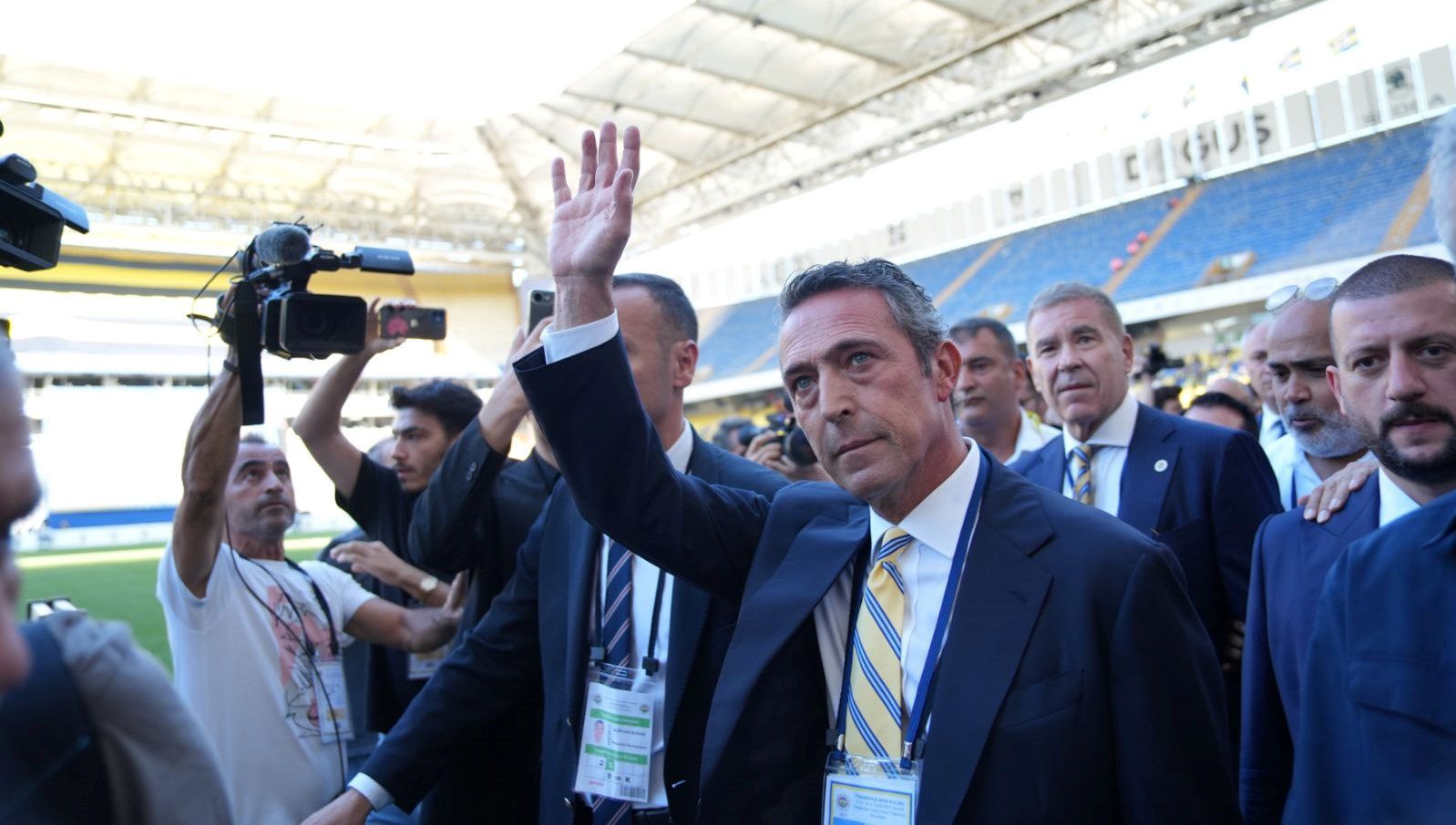 Fenerbahçe Kulübünün eski başkanı Ali Koç, gündüz Samandıra'da takıma veda