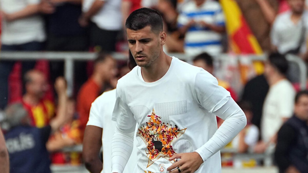 Como forması giyen Alvaro Morata, Galatasaray'dan ayrıldığı dönemde yaptığı açıklama