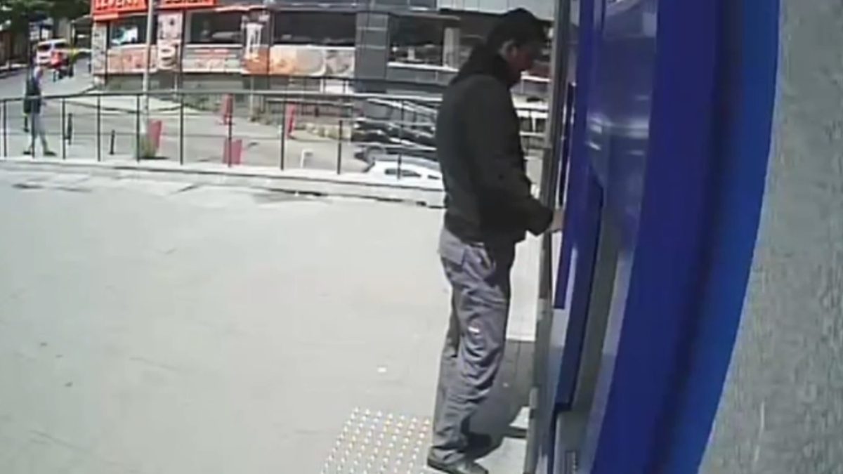 Kentte kendisini polis ve savcı olarak tanıtıp 9 kişiyi 17,5