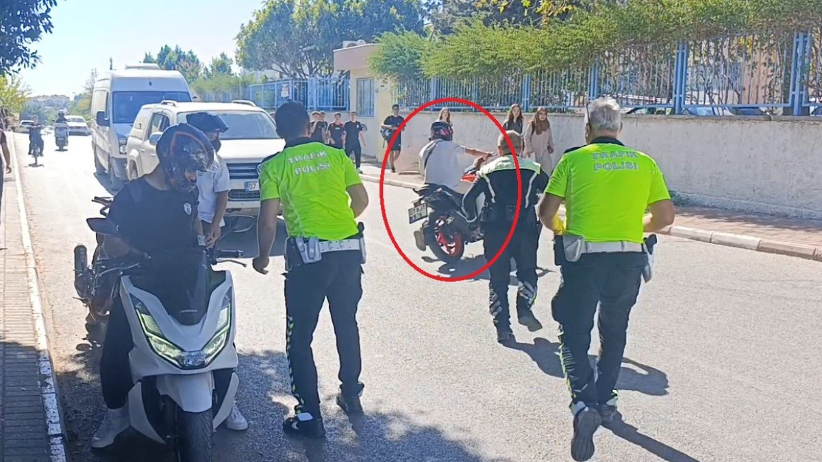 Manavgat İlçe Emniyet Müdürlüğü ekipleri, öğrencilerin güvenliğini sağlamak amacıyla okulların