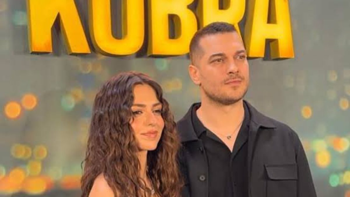 Eski rol arkadaşı Aslıhan Malbora ile birlikte olan Çağatay Ulusoy