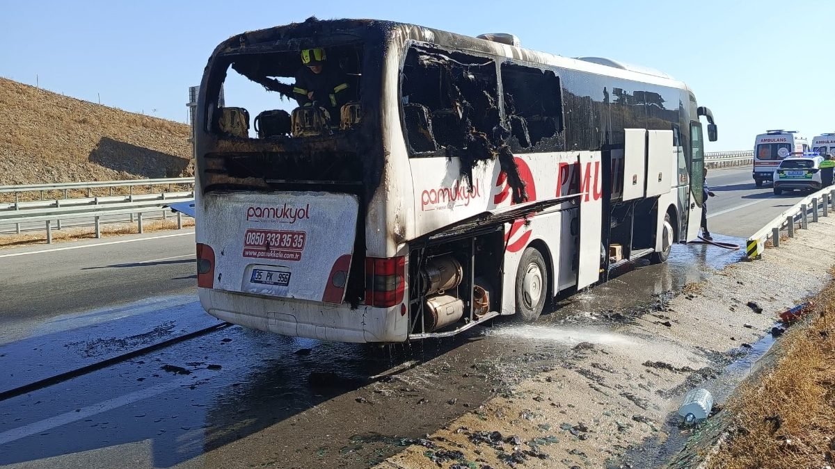 Aydın'da seyir hakindeki yolcu otobüsünde çıkan yangında yolcular saniyeler içinde