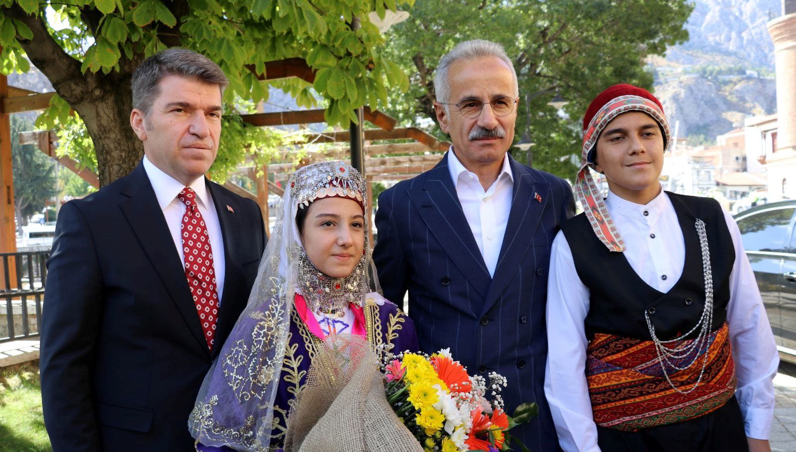 Amasya'da konuşan Ulaştırma ve Altyapı Bakanı Abdulkadir Uraloğlu, "Yaptığımız hizmetlerden