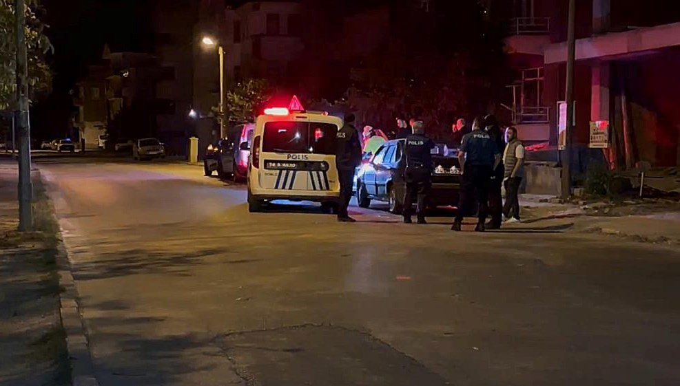 Bartın'da polisten kaçan sürücü, kovalamaca sonucu yakalandı. Kaçan sürücünün ehliyetsiz