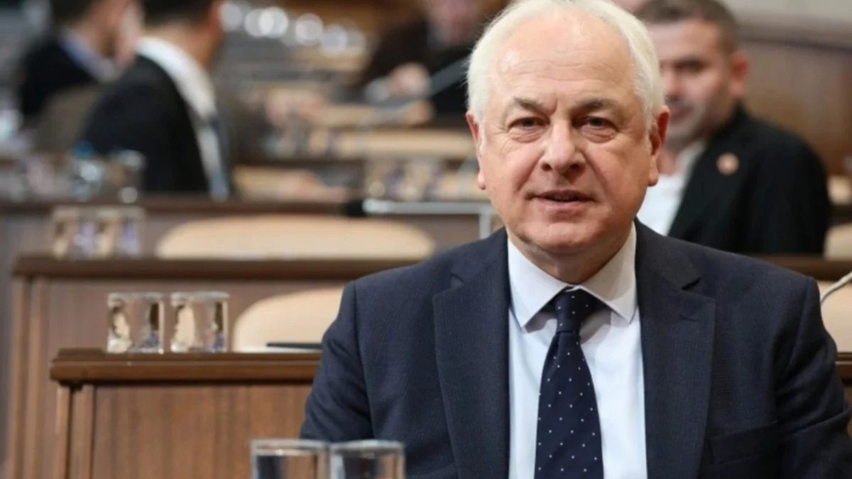 Görevinden uzaklaştırılan Beykoz Belediye Başkanı Alaattin Köseler'in de aralarında bulunduğu