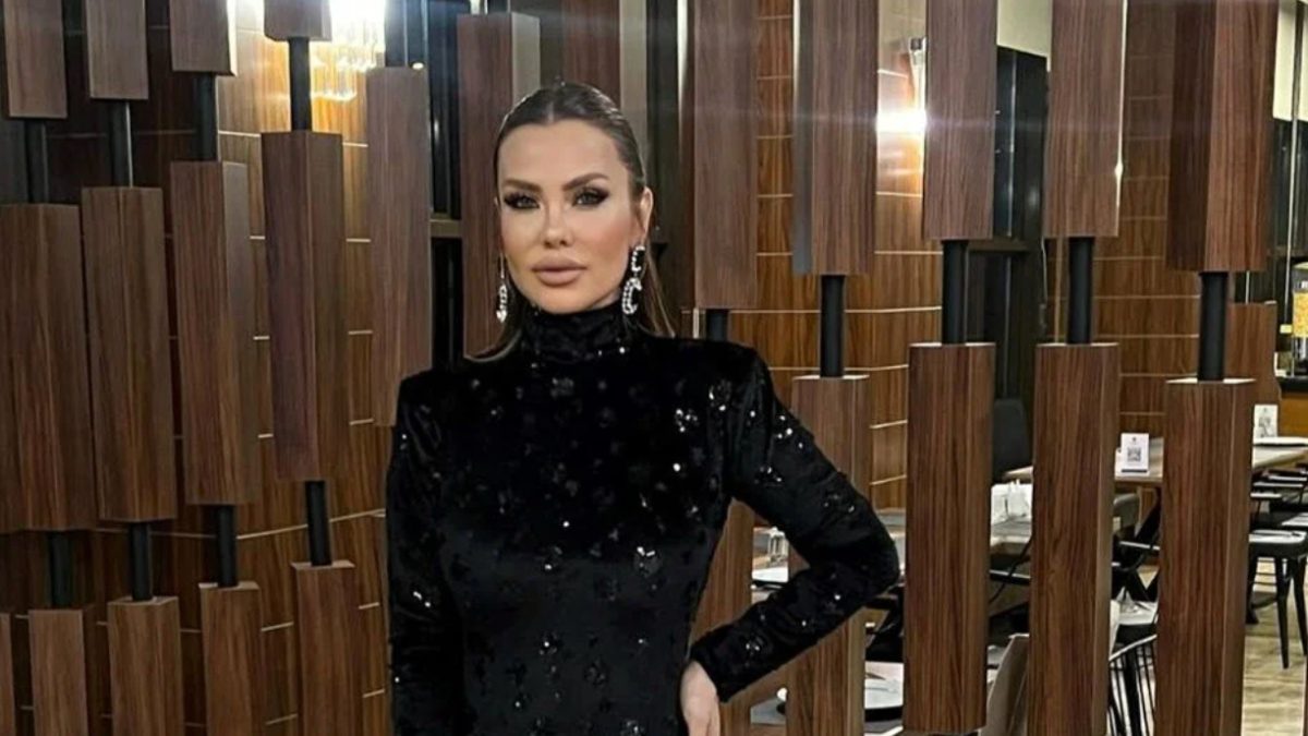 Birkaç gün önce beyninde bir kitle tespit edildiğini açıklayan şarkıcı