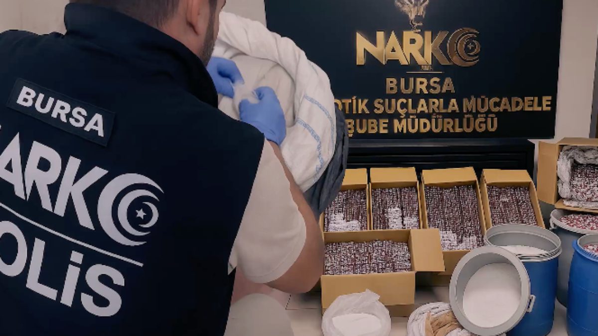 İçişleri Bakanı Ali Yerlikaya, Bursa'nın Orhangazi ilçesinde düzenlen operasyonlarda, 300