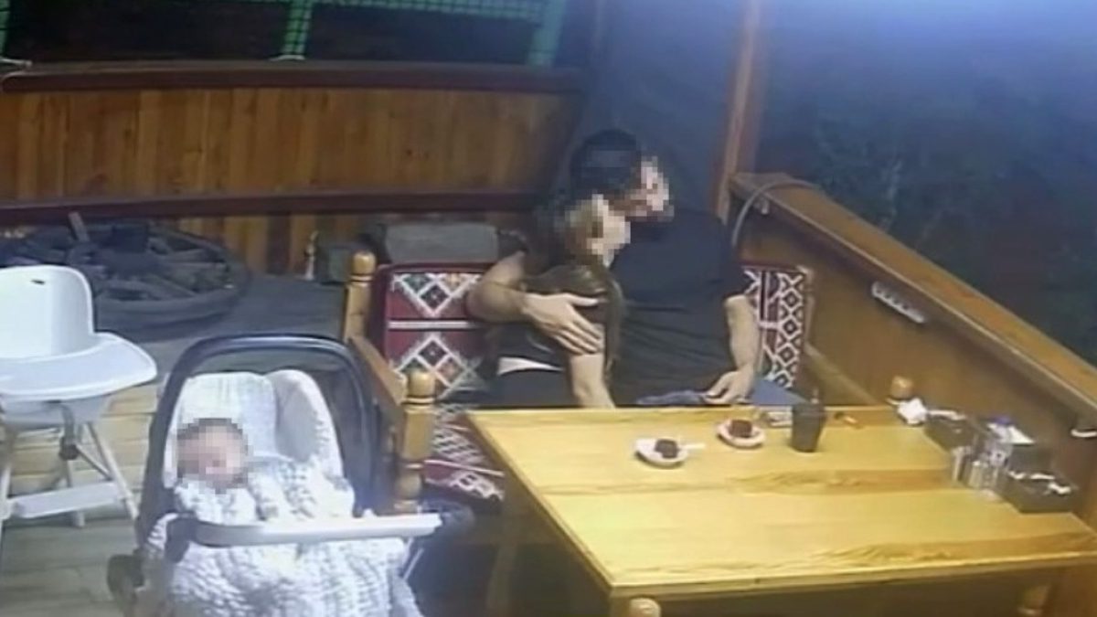 Osmangazi ilçesinde eşi ve çocuğuyla restorana gelen bir adam, önce