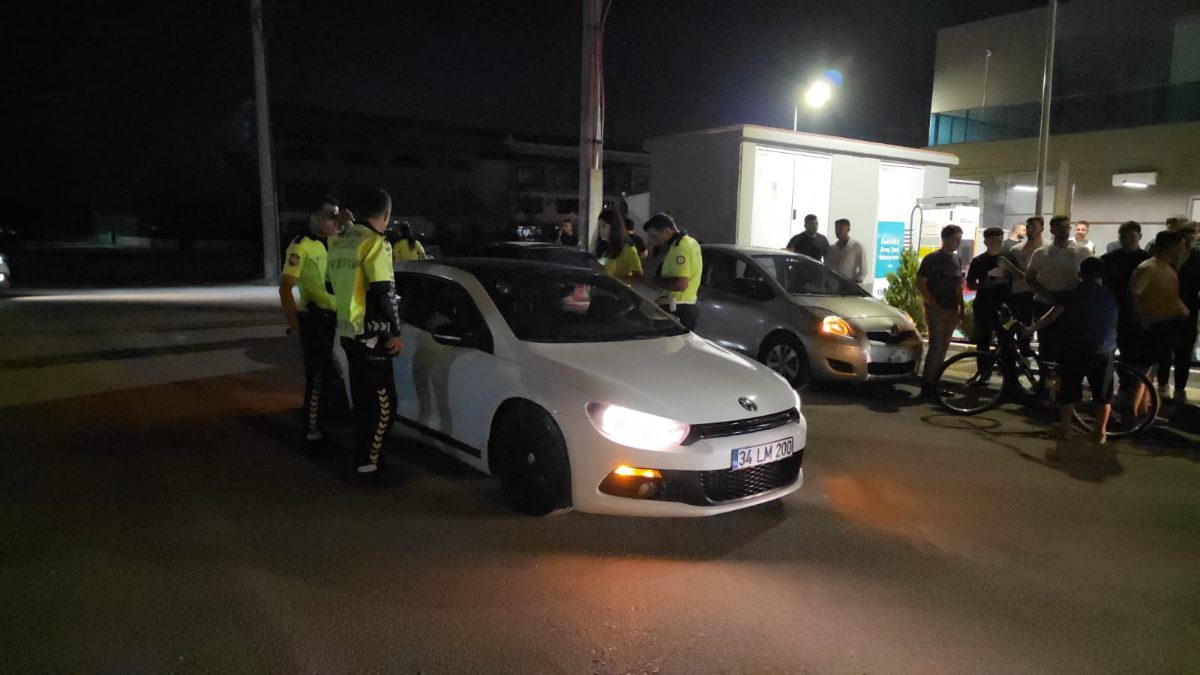 İnegöl ilçesinde polisin "dur" ihtarına uymayan otomobil sürücüsü, aracı bırakıp
