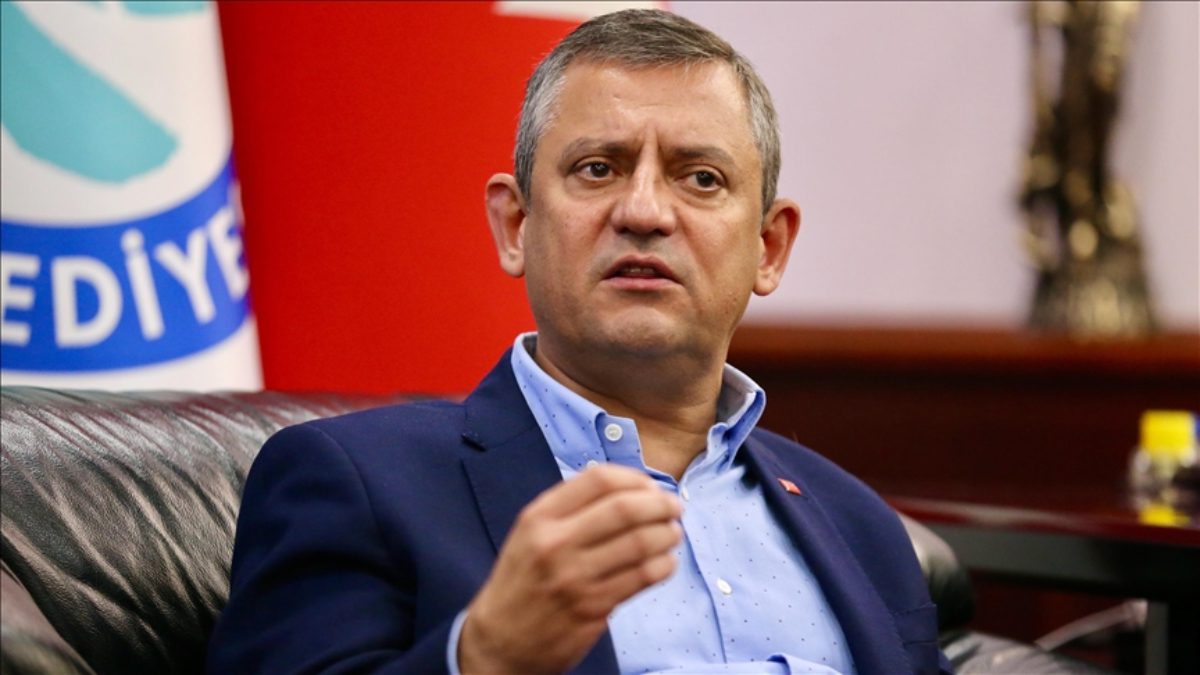 Parti delegelerinin talebi üzerine CHP, 21 Eylül 2025’te olağanüstü kurultay