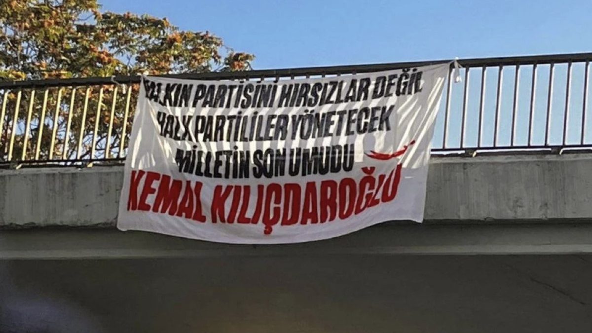 CHP’nin bu akşam Kadıköy’de düzenleyeceği miting öncesi, Söğütlüçeşme üst geçidine