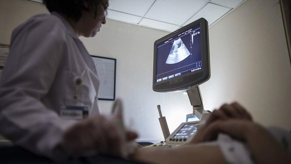 Çikolata kistleri adıyla bilinen endometriozis, kadınların sağlığını ciddi şekilde tehdit