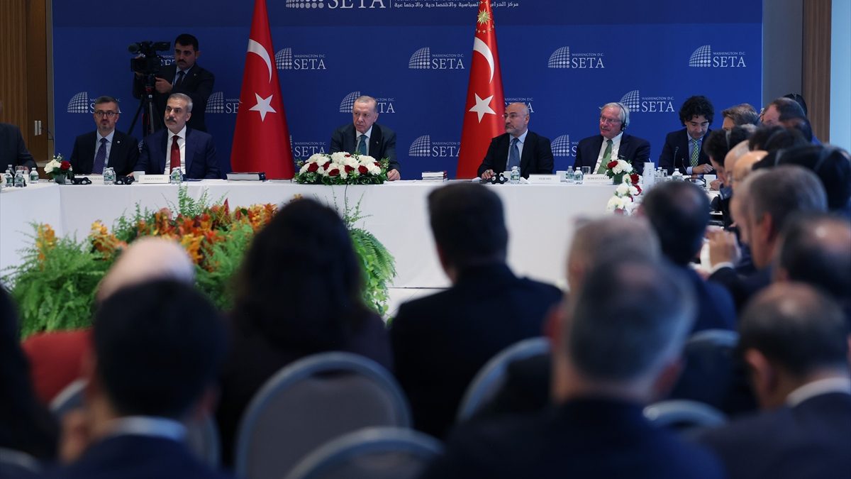 Cumhurbaşkanı Recep Tayyip Erdoğan, ABD'li düşünce kuruluşu temsilcileriyle SETA eş
