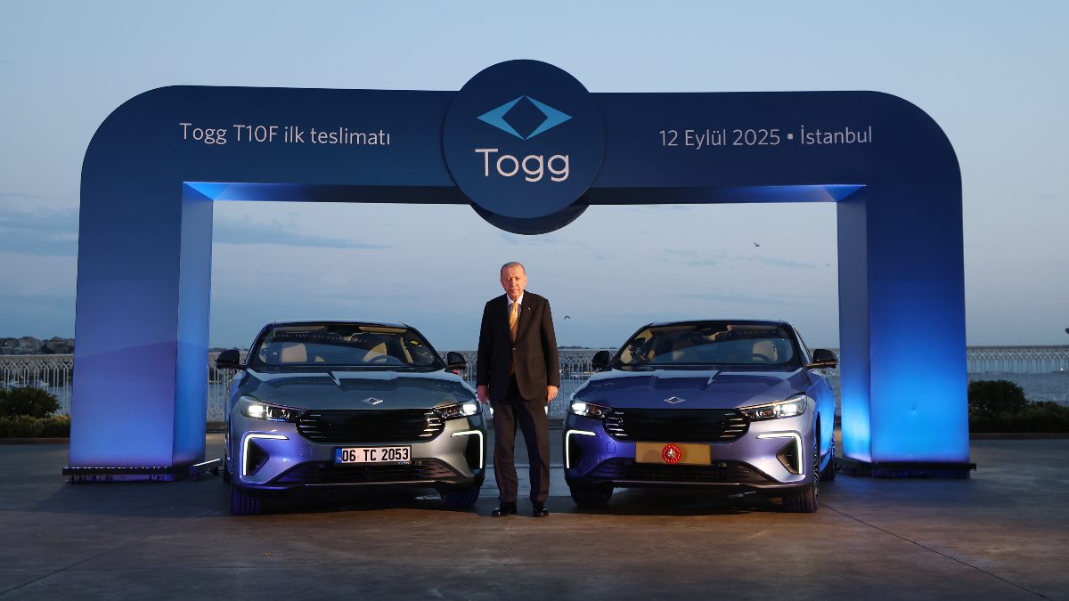 Cumhurbaşkanı Recep Tayyip Erdoğan'a TOGG'un yeni modeli olan T10F hediye
