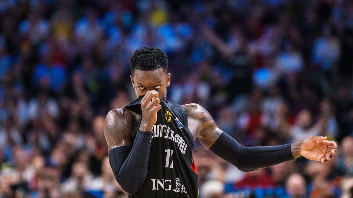 Almanya forması giyen Dennis Schröder, Türkiye A Milli Basketbol Takımı