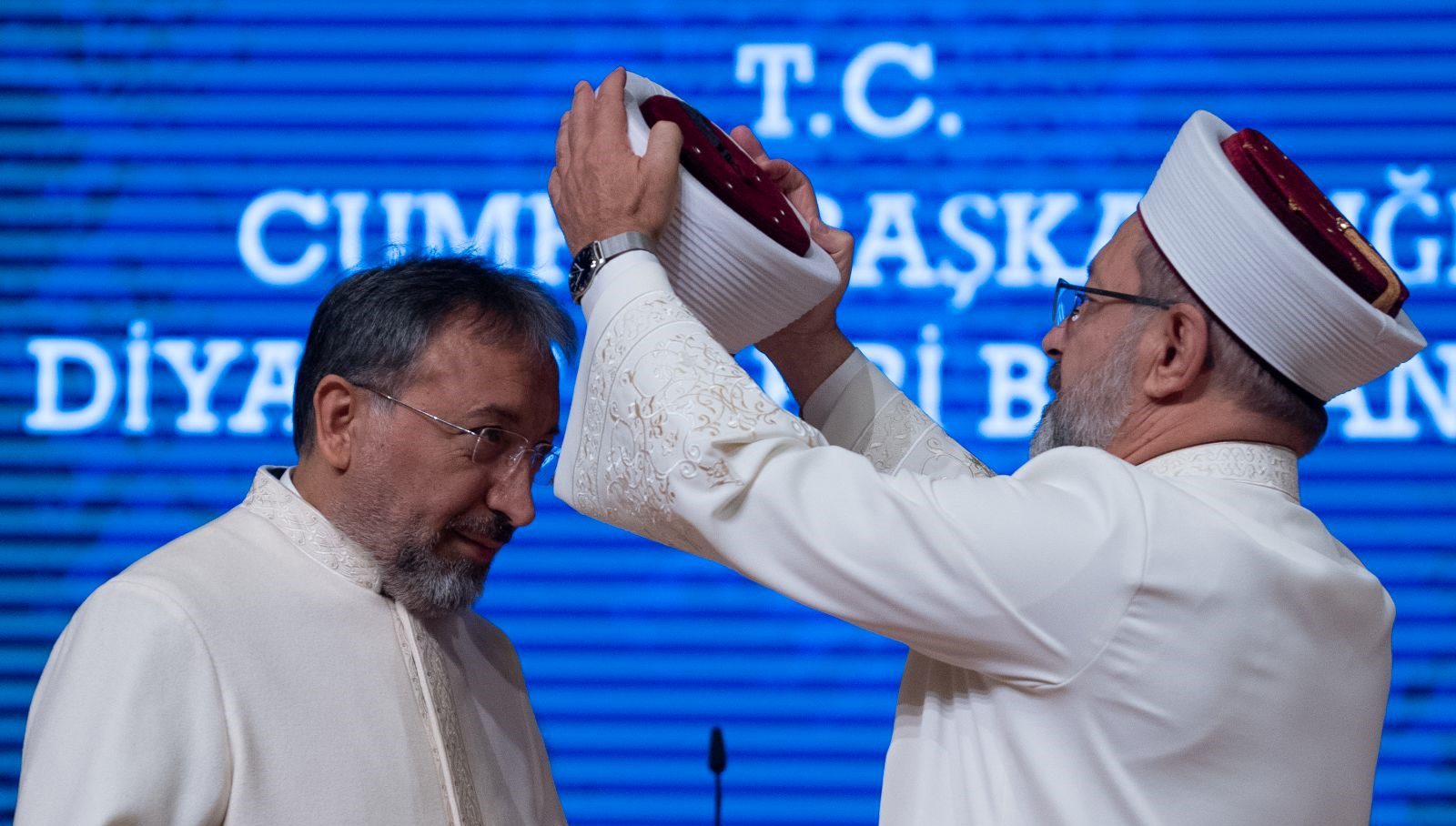 Diyanet İşleri Başkanlığı'nda Safi Arpaguş dönemi başladı. Görevli Ali Erbaş'tan