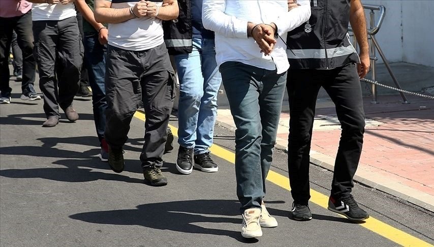 Diyarbakır'da düzenlenen silah kaçakçılığı operasyonunda gözaltına alınan 8 şüpheliden 6'sı