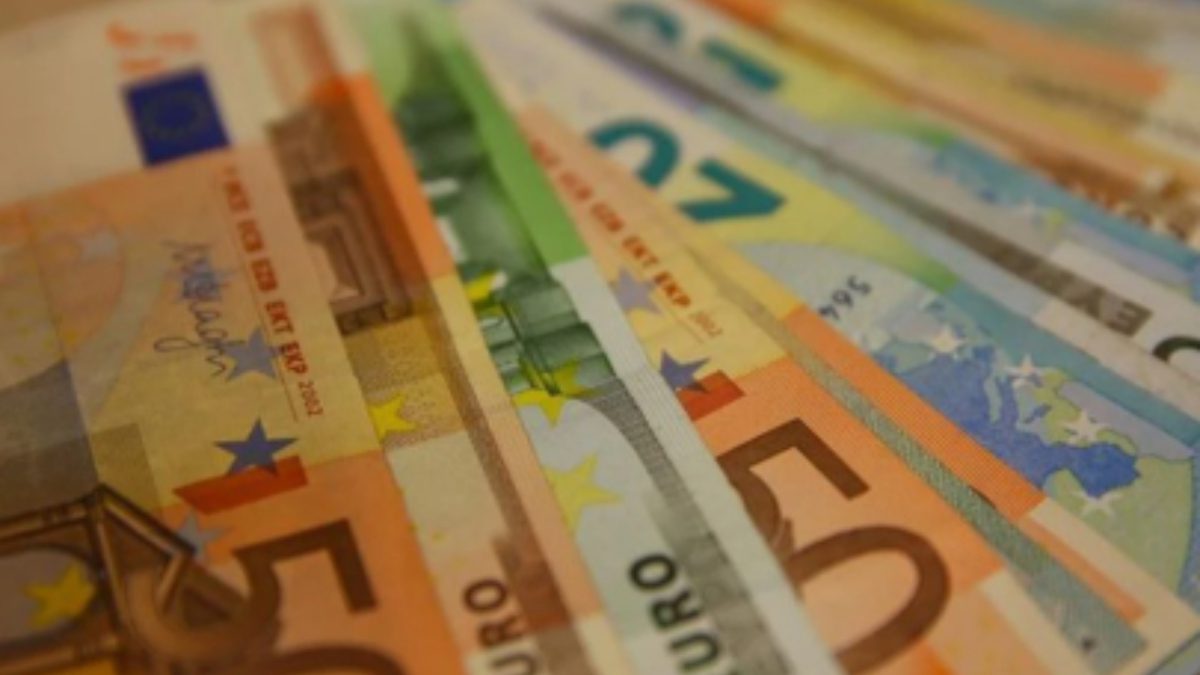 Fed'in faiz indirimi sonrası dolar, yüzde 0,11 artışla 41,3244 lira,