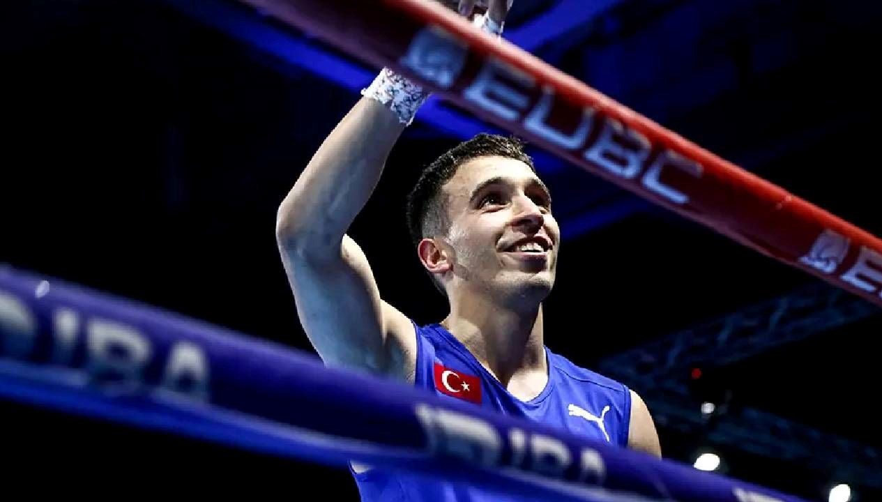 Dünya Boks Şampiyonası'nda; erkekler 50 kilo kategorisinde milli sporcu Samet