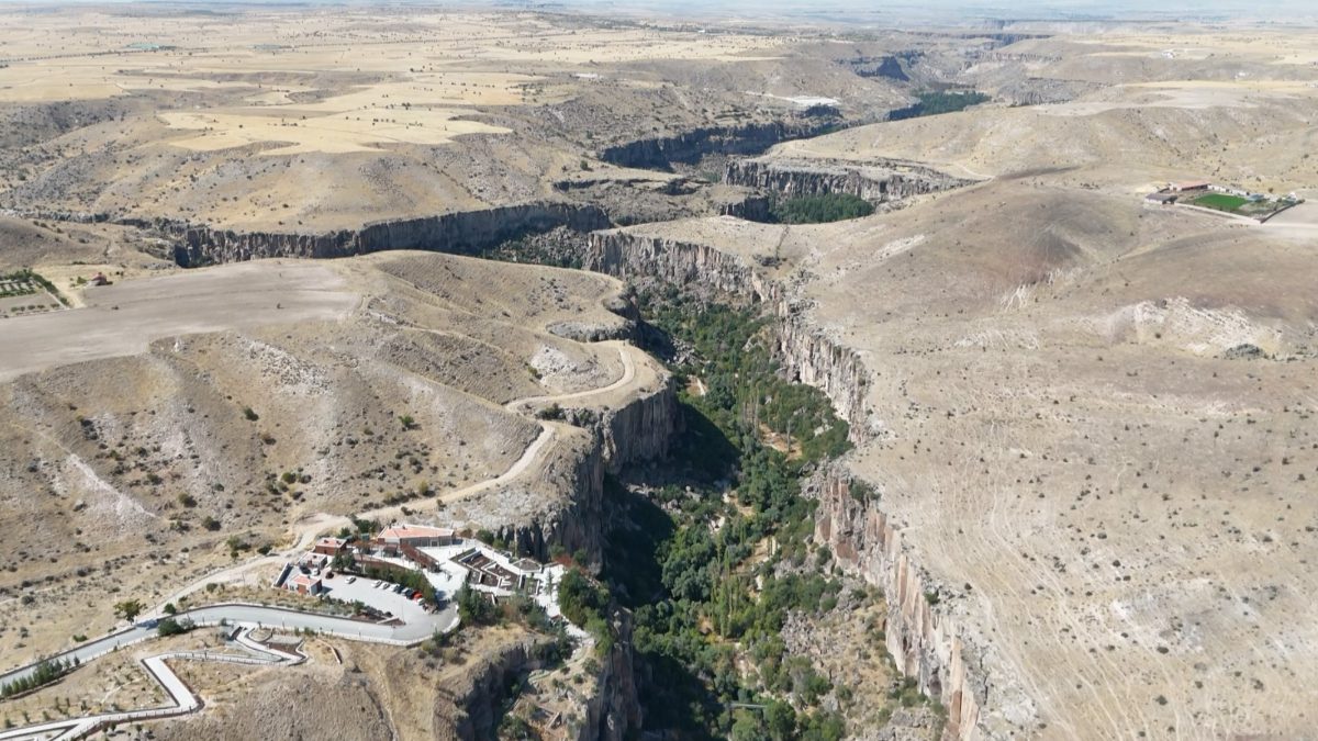 Dünyanın en büyük 2. kanyonu olan Ihlara Vadisi doğal güzelliğiyle