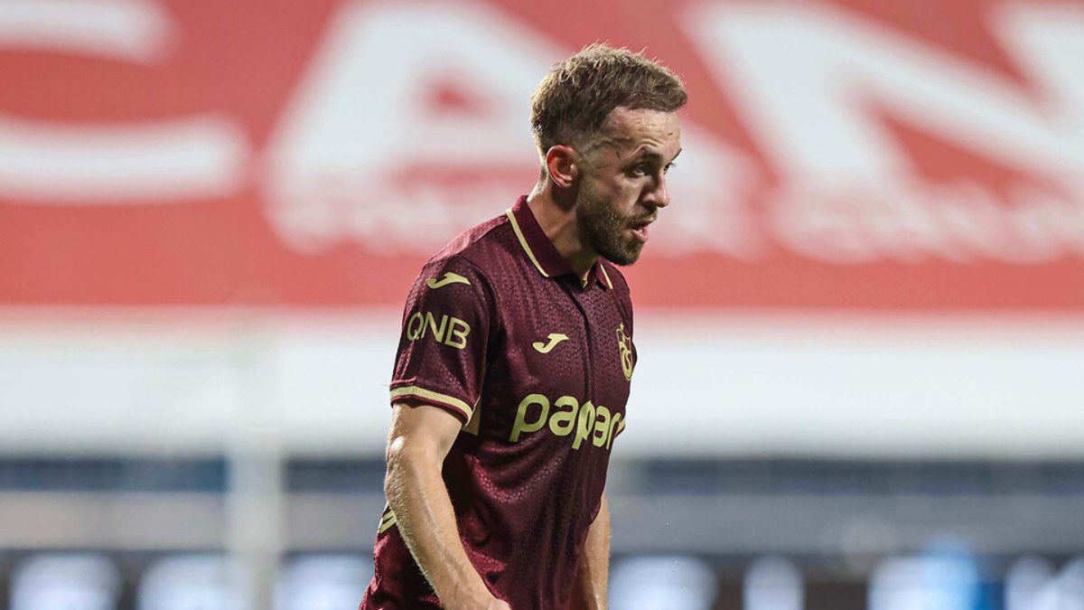 Türkiye'de Başakşehir ve Trabzonspor formasıyla 15. sezonunu geçiren, istikrar ve