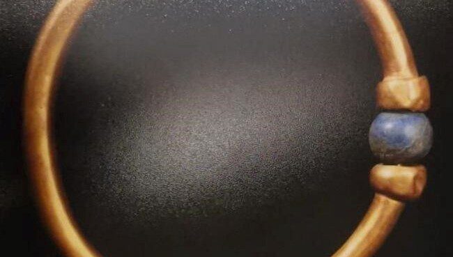 Kahire'deki Mısır Müzesi'nin restorasyon laboratuvarından 3 bin yıllık altın bir