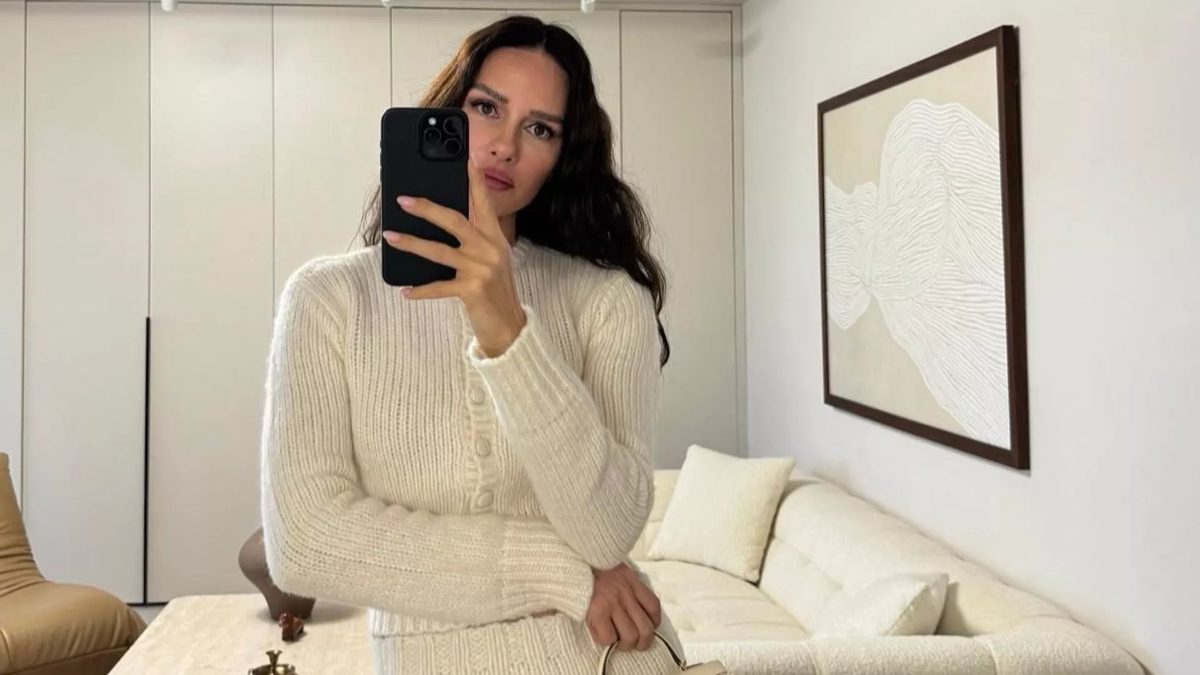 14 yıllık evliliğini sona eren eski oyuncu Yasemin Özilahn, iki
