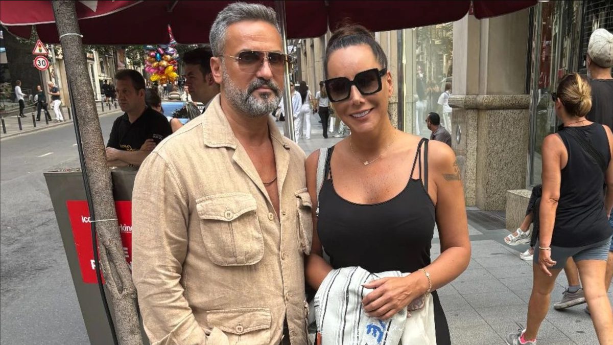 Oryantal Asena, 8 yıl evli kaldığı Hasan Dere'yi tek celsede