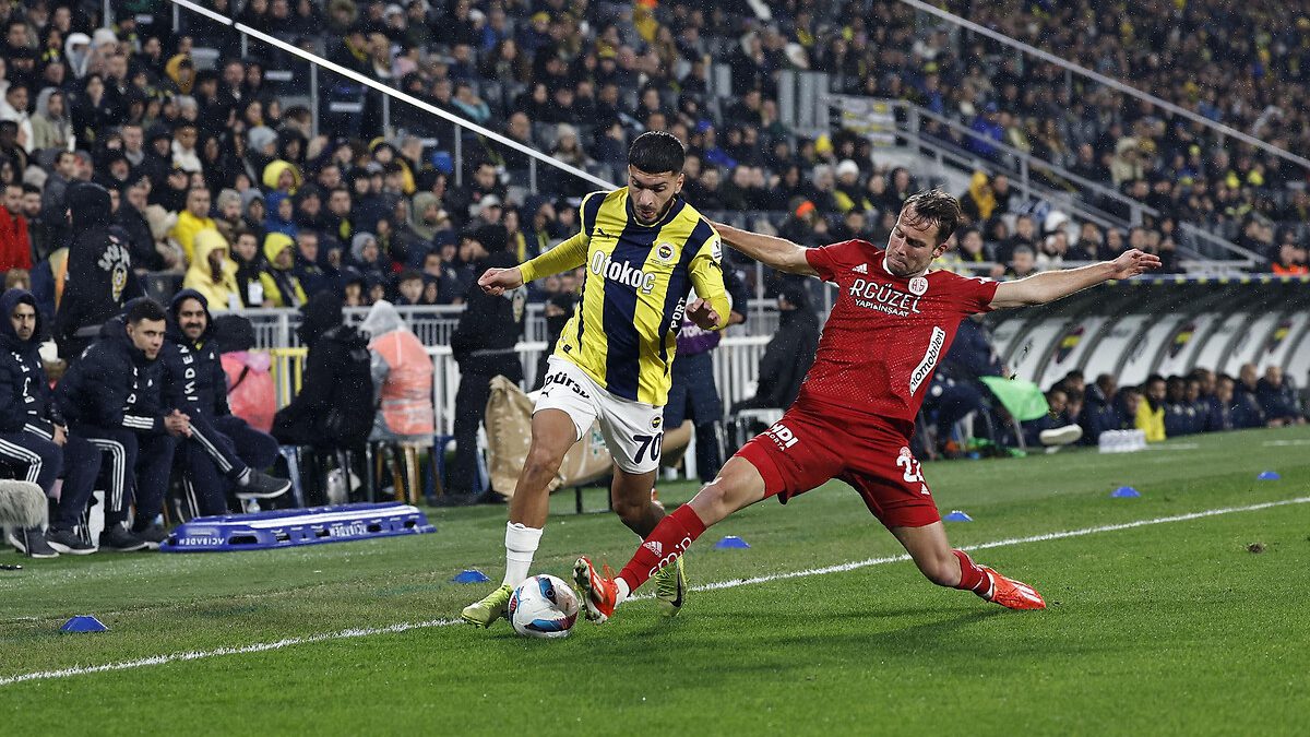 Fenerbahçe'nin Süper Lig'de karşılaşacağı Antalyaspor'a karşı galibiyet sayılarında 39-8 üstünlüğü