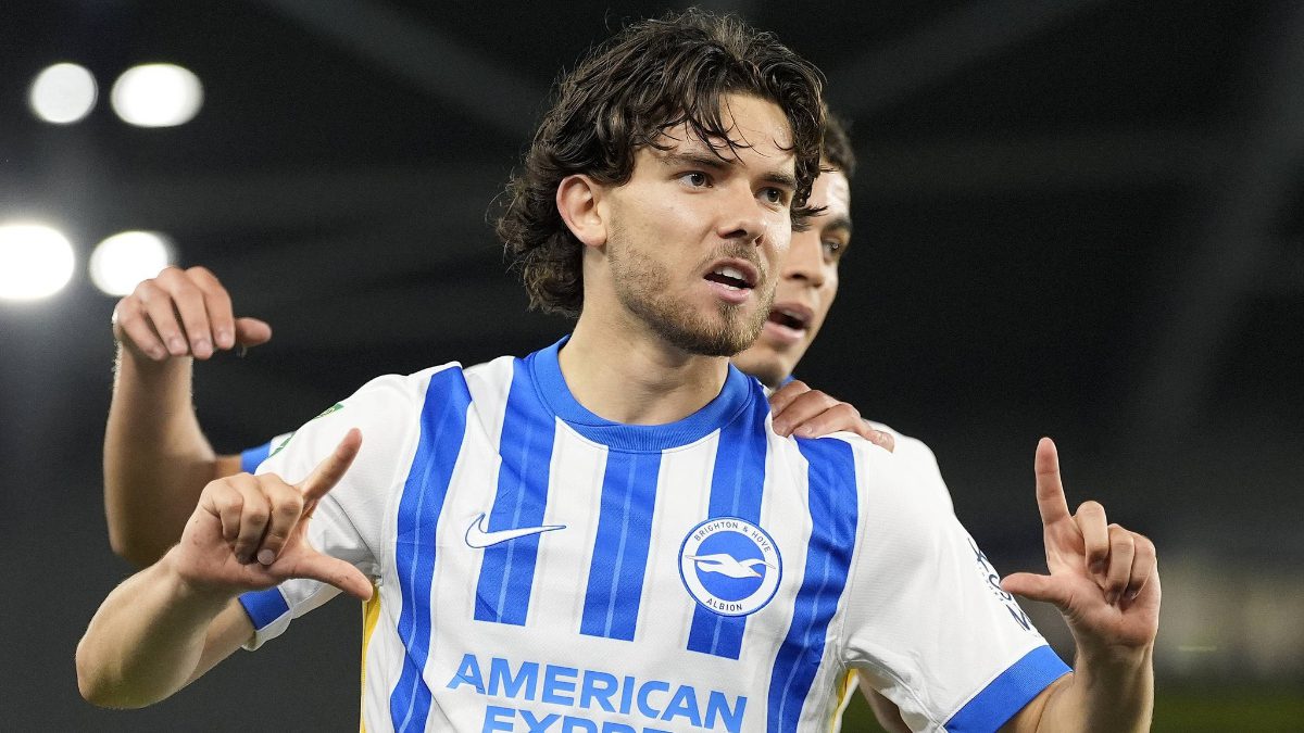 Brighton-Tottenham maçında etkili oyunuyla dikkatleri üzerine çeken Ferdi Kadıoğlu, 10