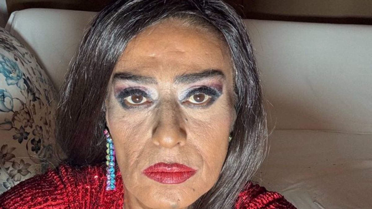 Yaptığı ilginç makyajı sosyal medya hesabından paylaşan Yıldız Tilbe'yi beğenmeyen