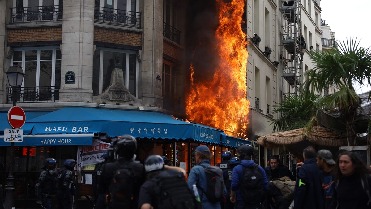 Fransa'da ülke genelinde binlerce kişinin katıldığı Cumhurbaşkanı Emmanuel Macron karşıtı