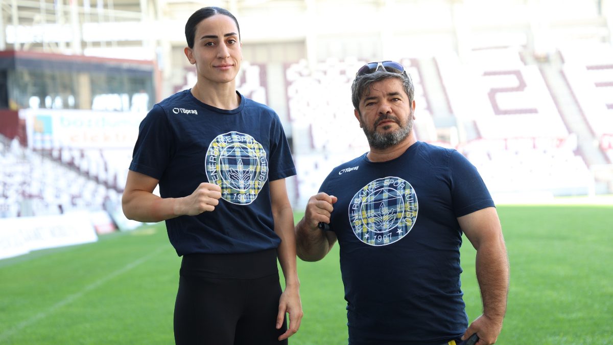 İngiltere'de yapılan Dünya Boks Şampiyonası’nda mücadele eden milli boksör Gizem