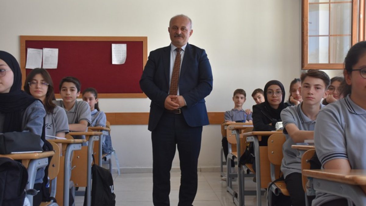 Gümüşhane’de 29 yıl önce mezun olduğu liseye müdür olan 45