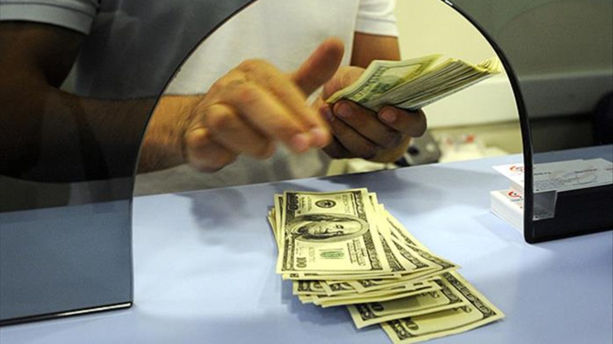 İstanbul serbest piyasada dolar 41,3800 liradan, euro 48,6130 liradan haftaya