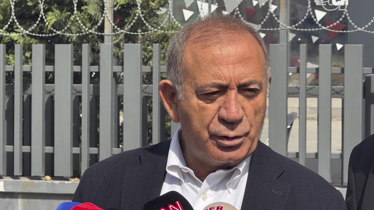FETÖ'cülerin CHP'ye sızdığını belirten Gürsel Tekin, parti içinde çürük elmalar