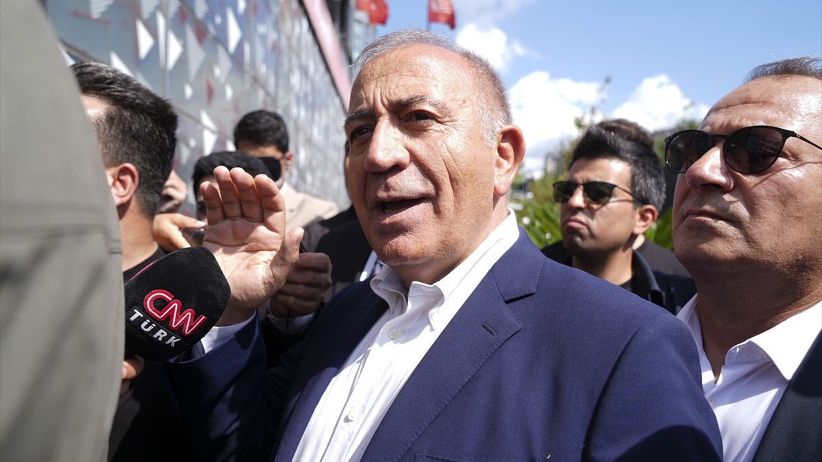 YSK, mahkeme kararıyla CHP İl Başkanlığı’na atanan Gürsel Tekin ve